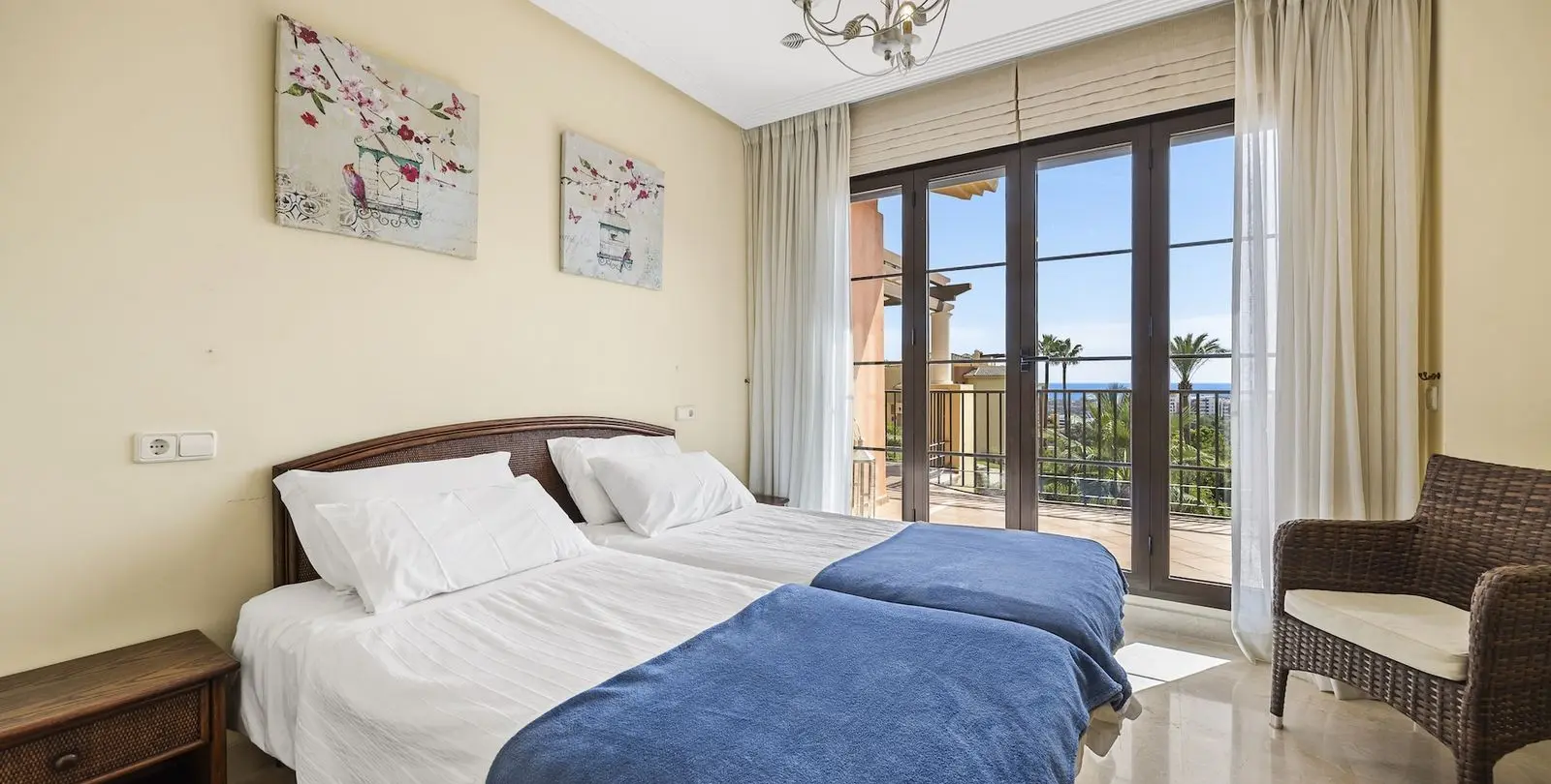 Sale of penthouse in Los Arqueros 19