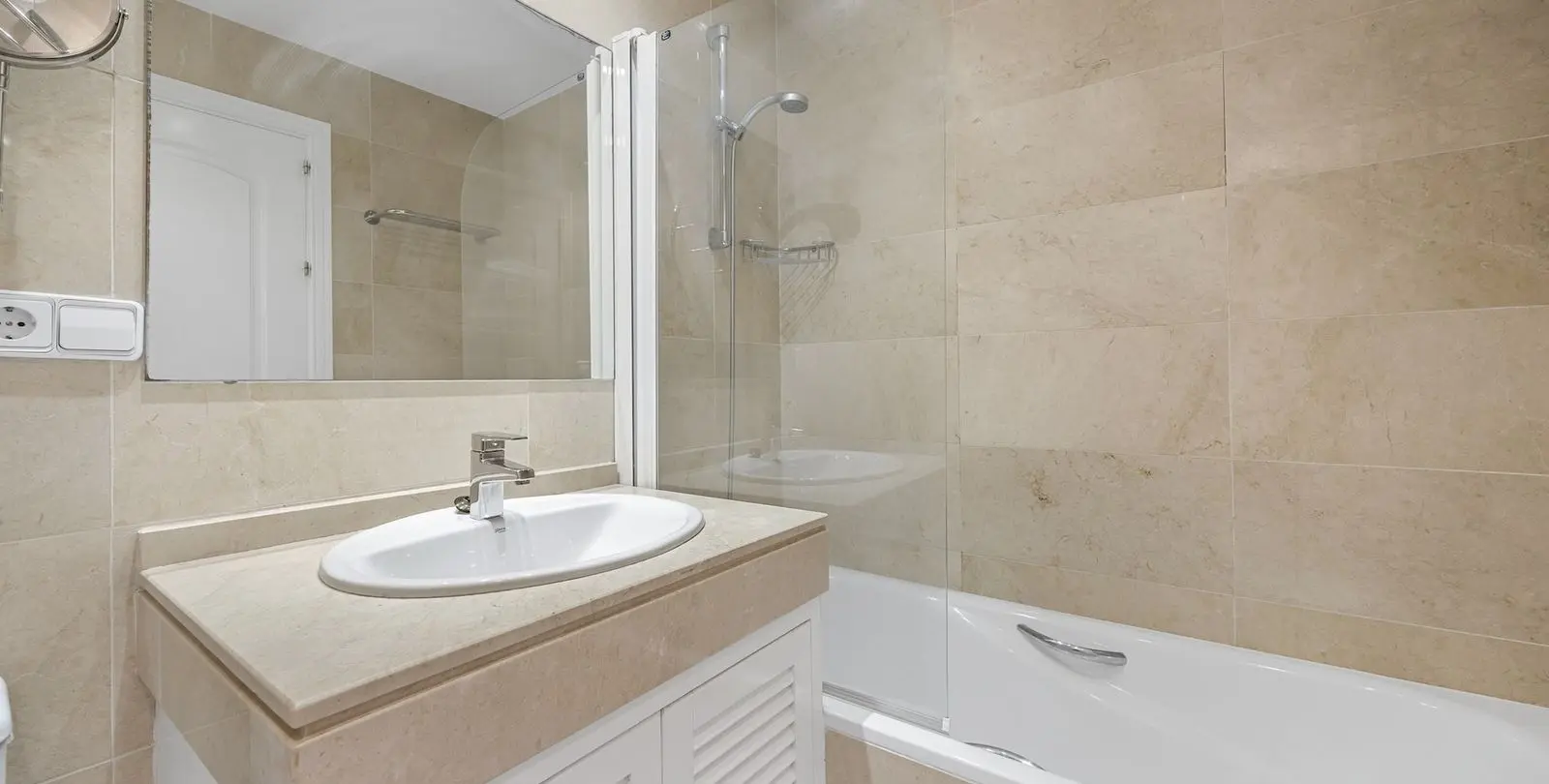 Sale of penthouse in Los Arqueros 20