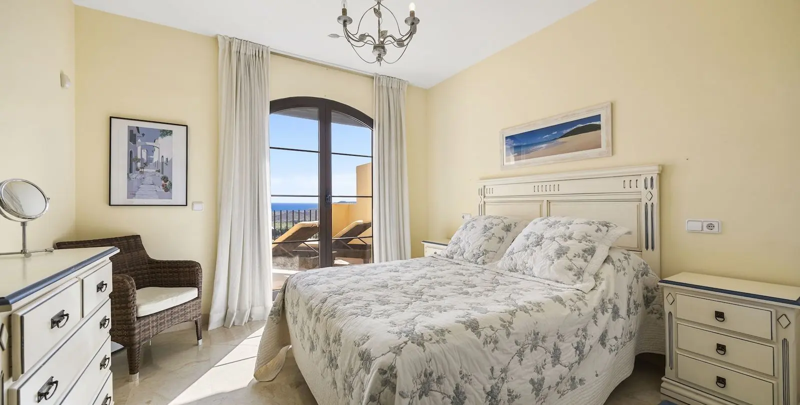 Sale of penthouse in Los Arqueros 23