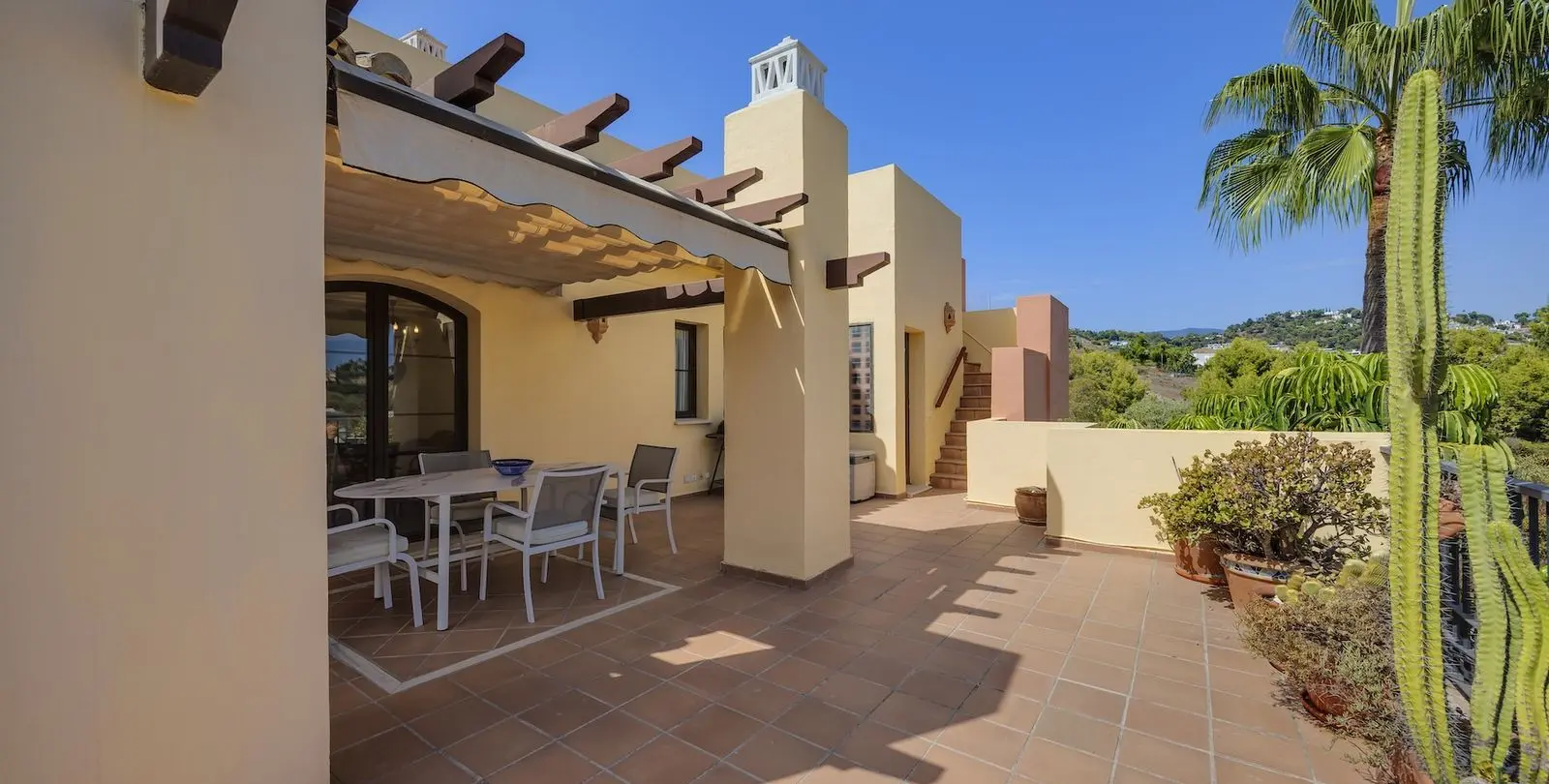 Sale of penthouse in Los Arqueros 25