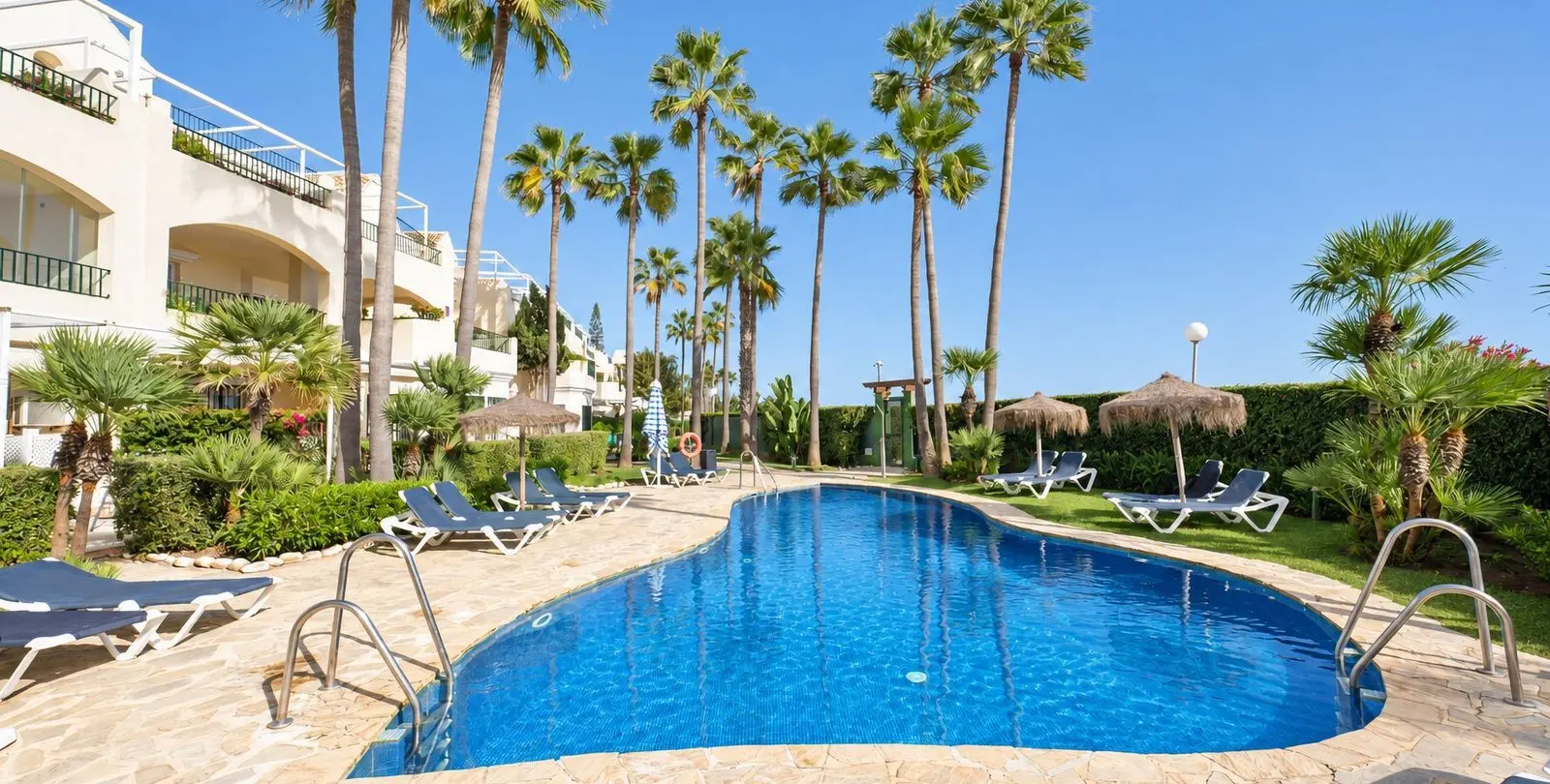 Sale of ground floor apartment in Elviria 1