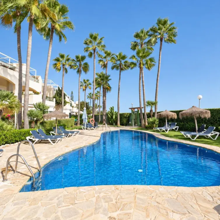 Sale of ground floor apartment in Elviria