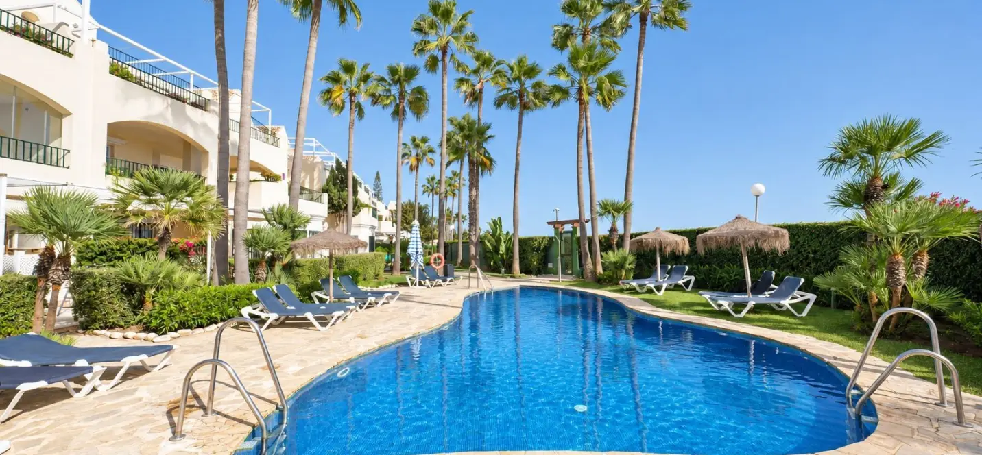 Venta de apartamento en planta baja en Elviria 0