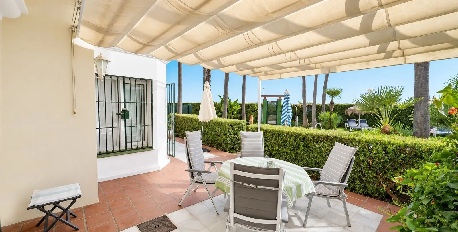 Sale of ground floor apartment in Elviria 2