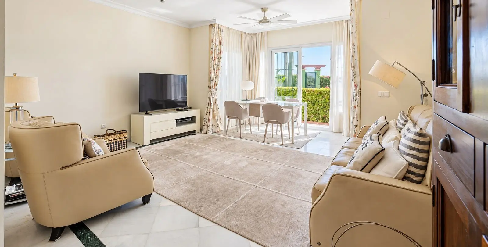 Sale of ground floor apartment in Elviria 3