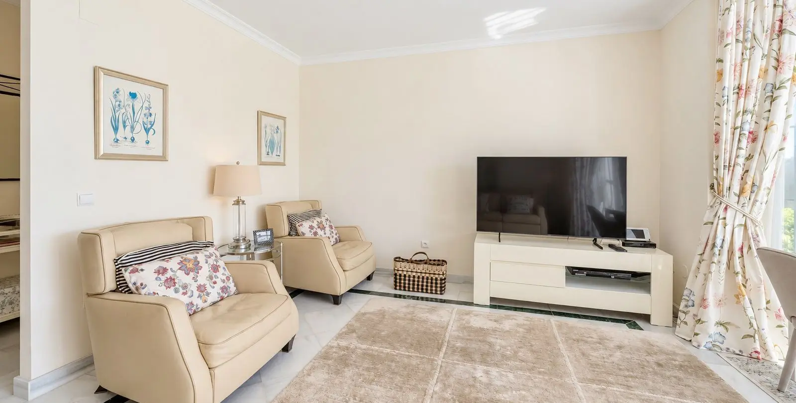 Sale of ground floor apartment in Elviria 6