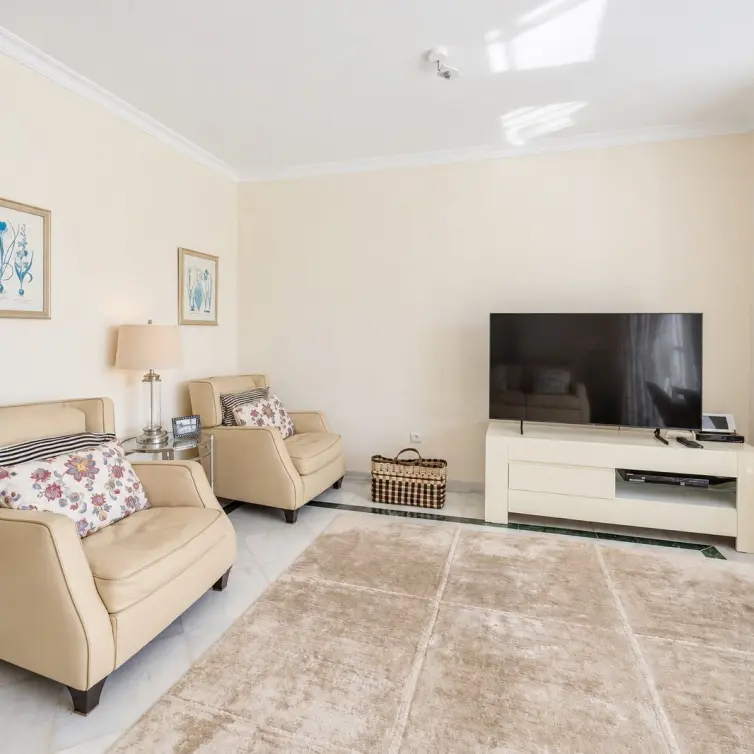 Sale of ground floor apartment in Elviria
