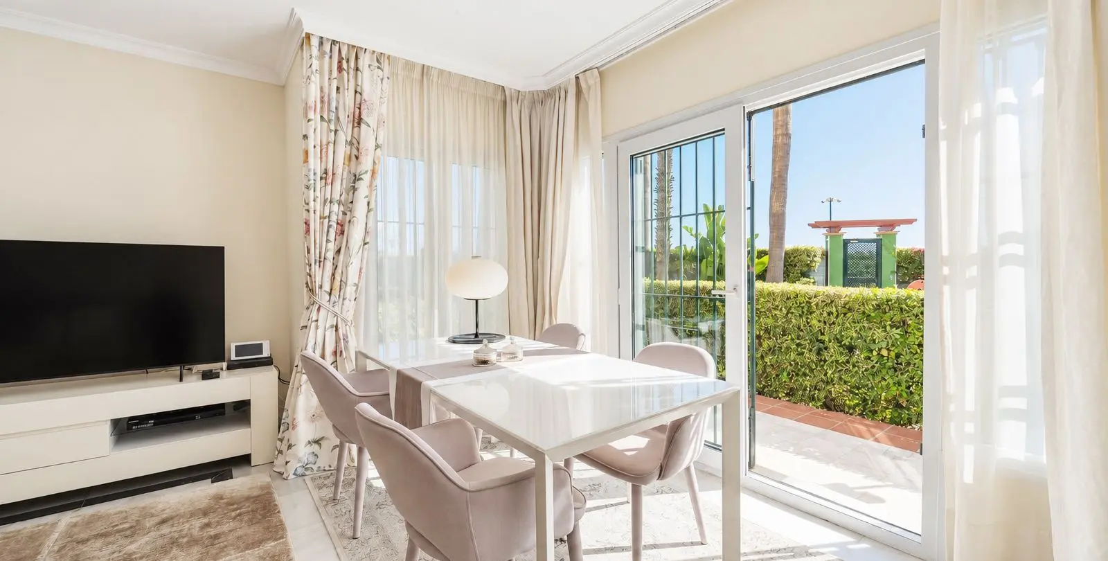 Sale of ground floor apartment in Elviria 8