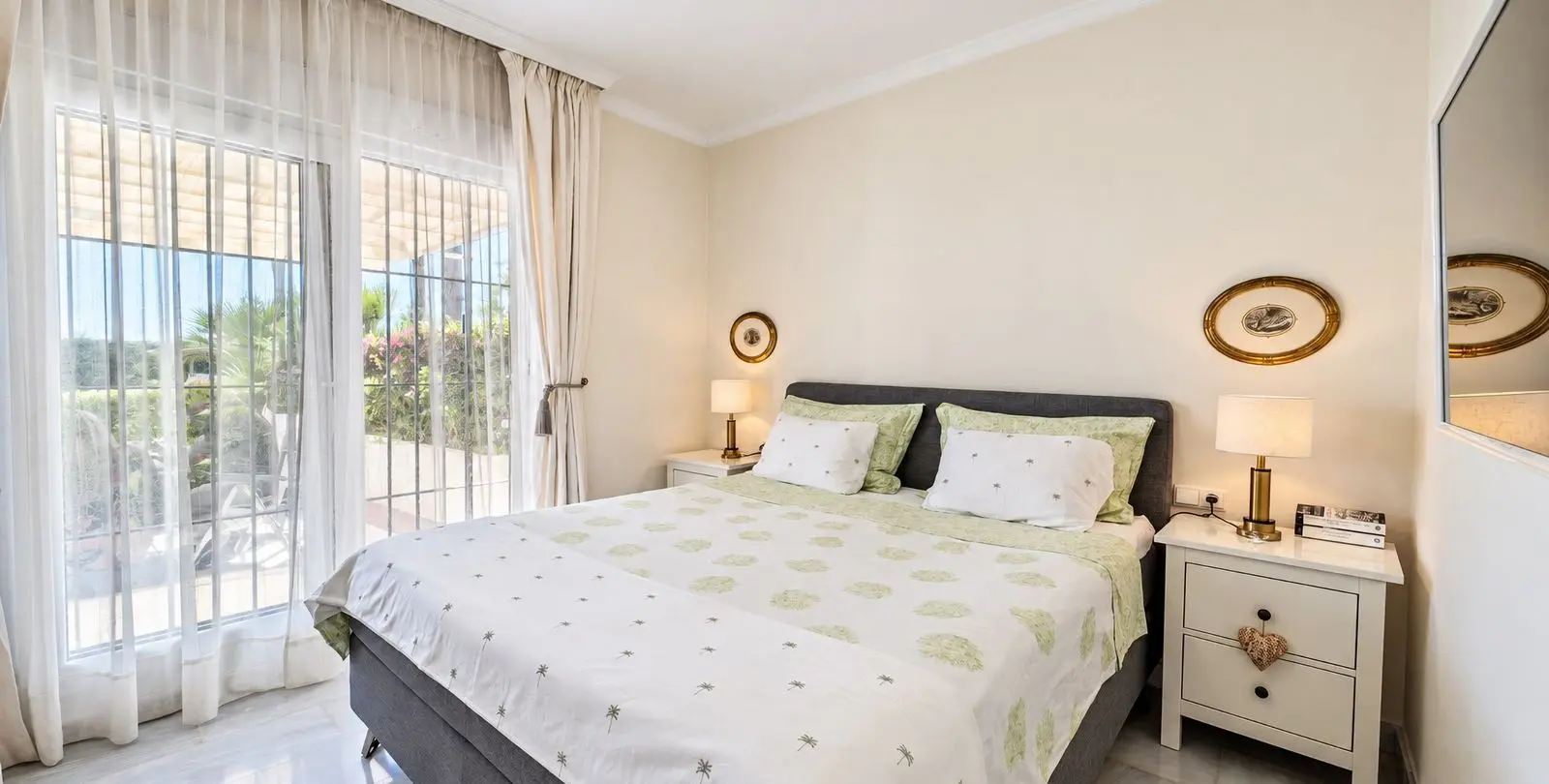 Sale of ground floor apartment in Elviria 10