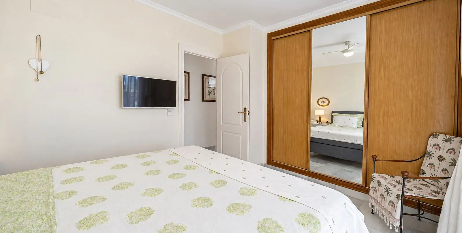 Sale of ground floor apartment in Elviria 11