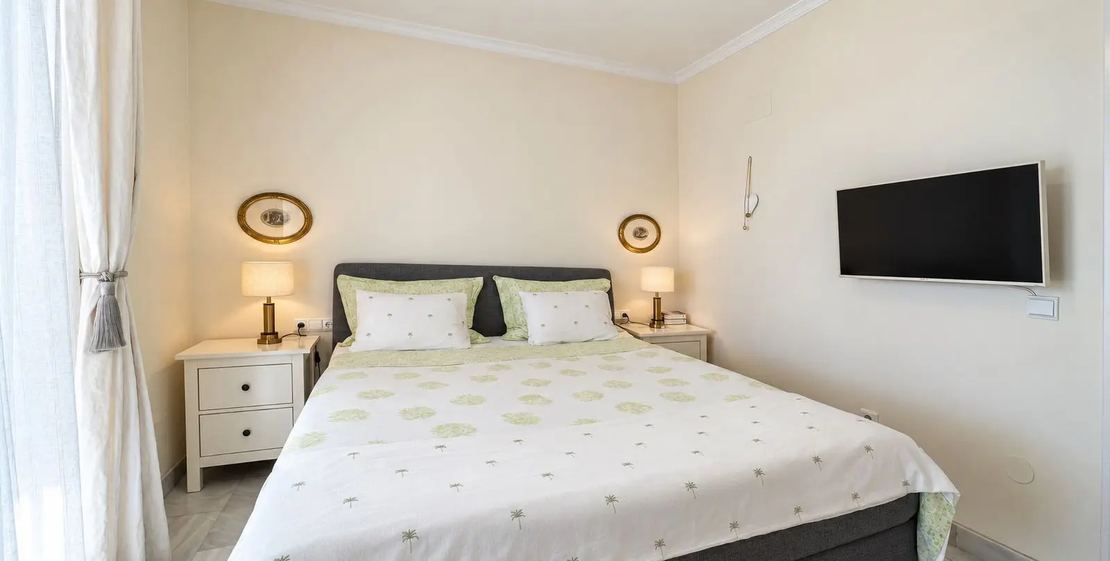 Sale of ground floor apartment in Elviria 12