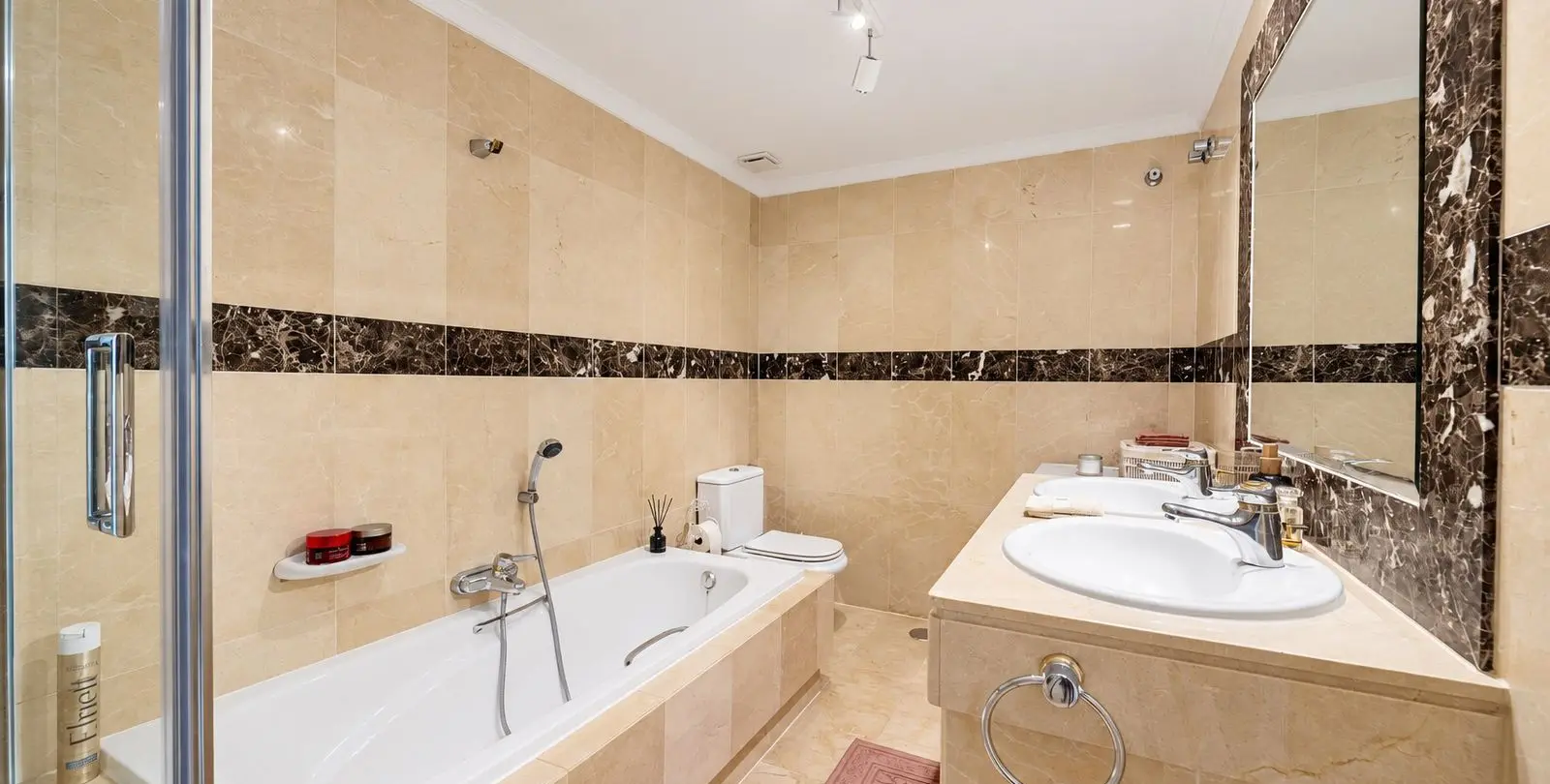 Sale of ground floor apartment in Elviria 13