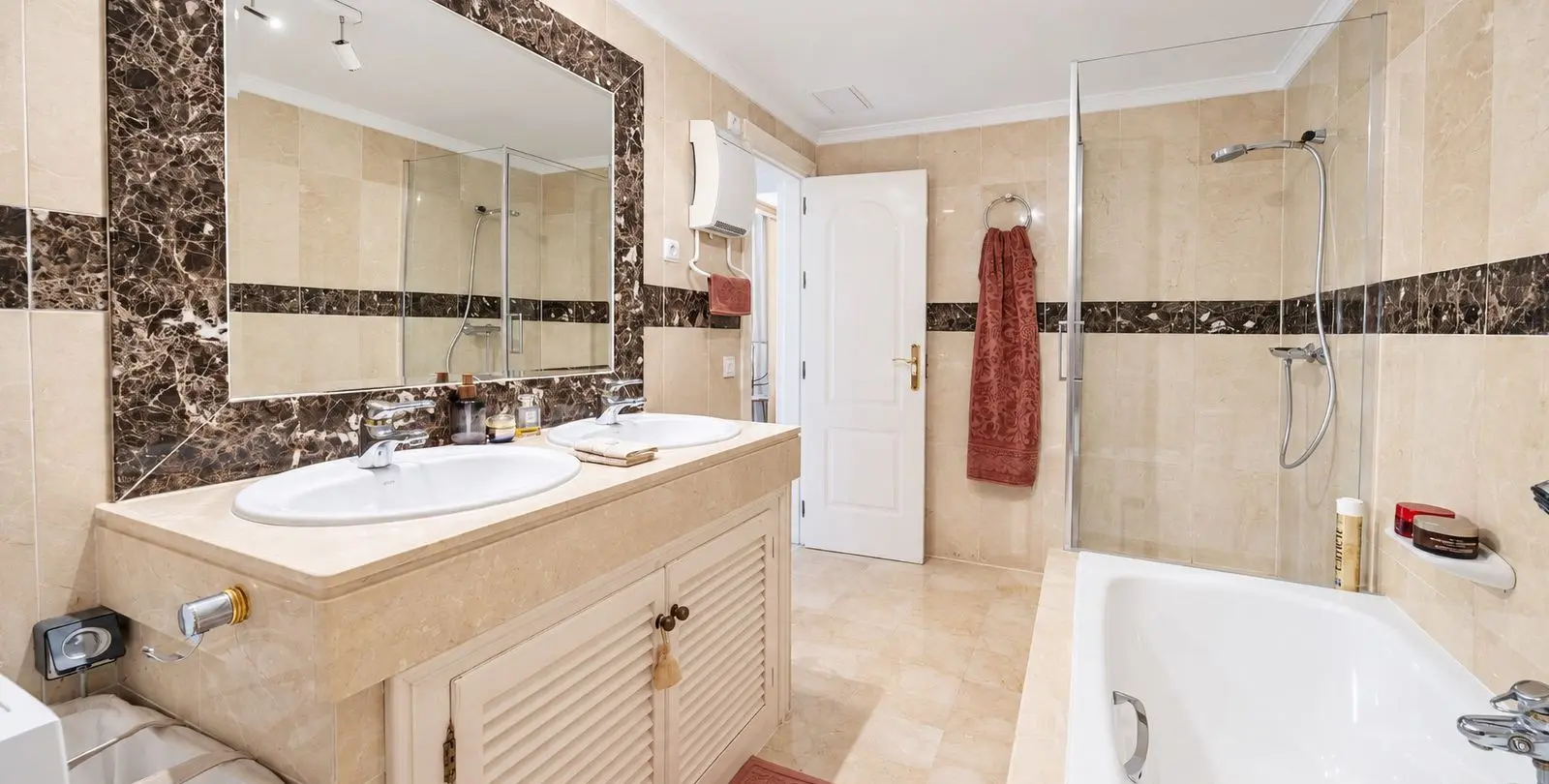Sale of ground floor apartment in Elviria 14