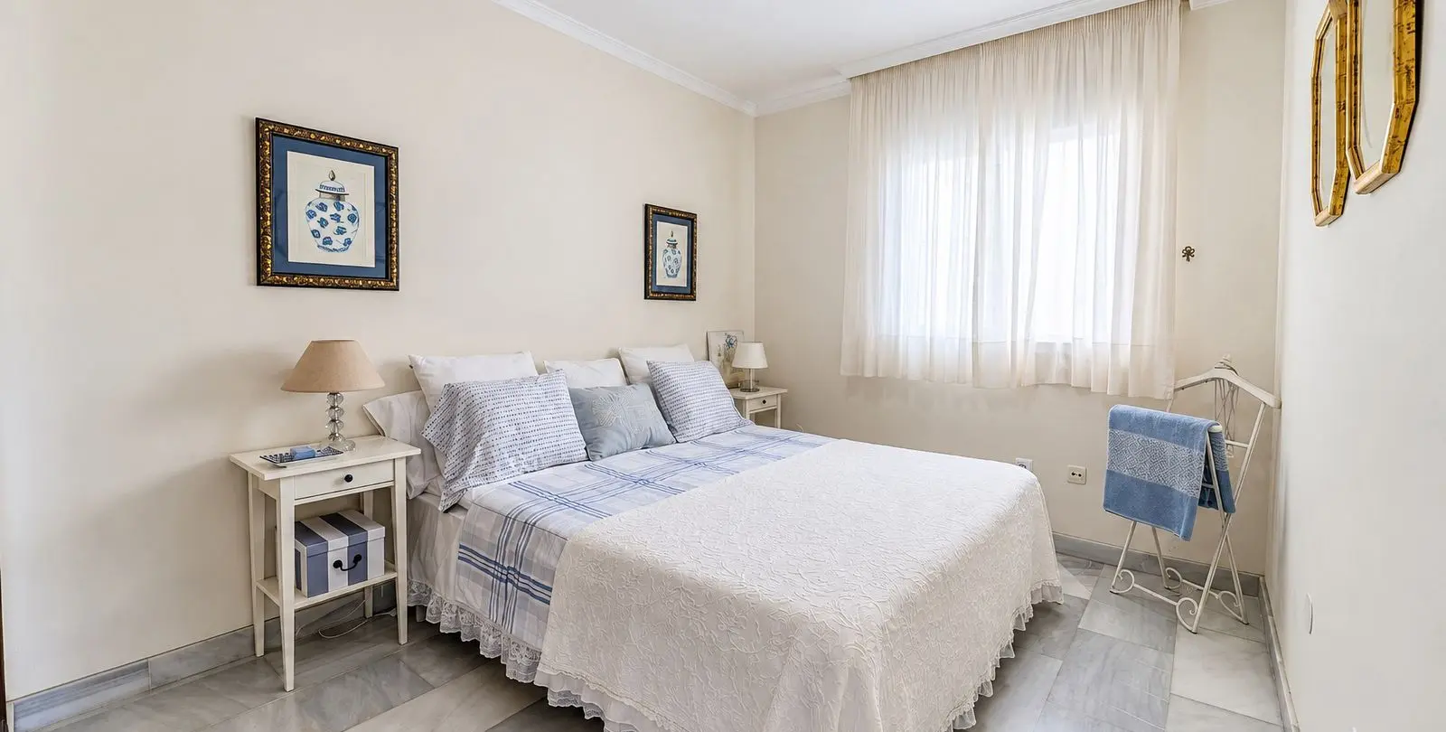 Sale of ground floor apartment in Elviria 15