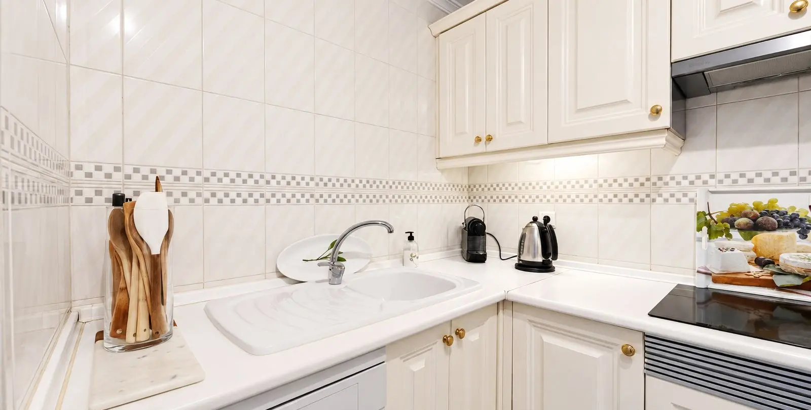 Sale of ground floor apartment in Elviria 18