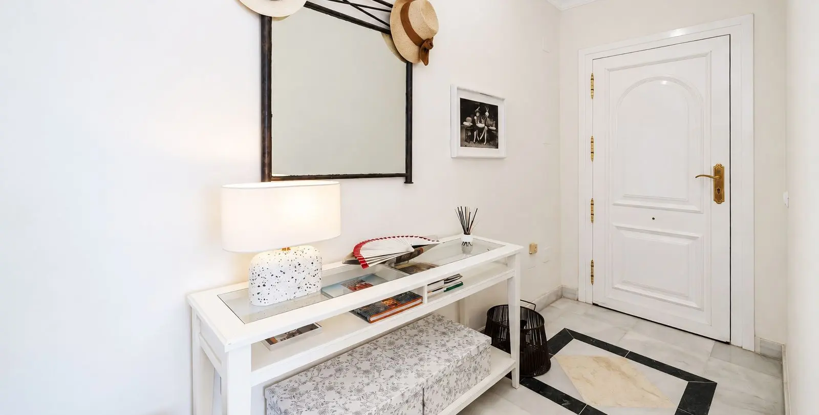 Sale of ground floor apartment in Elviria 23