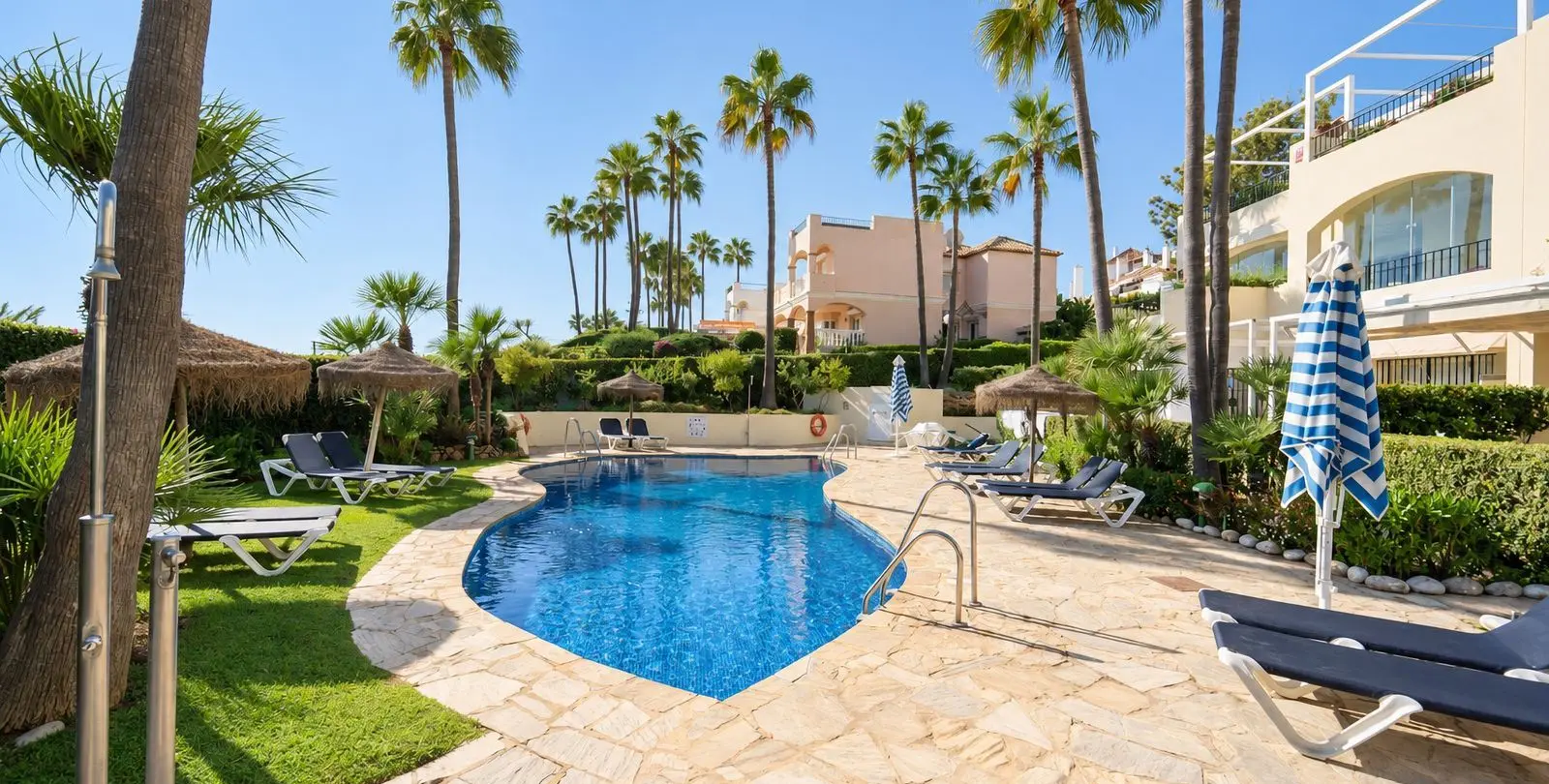 Sale of ground floor apartment in Elviria 24