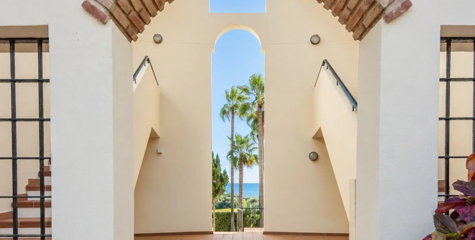 Sale of ground floor apartment in Elviria 29