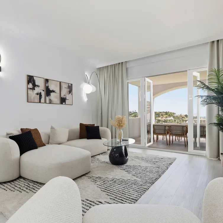 Sale of middle floor apartment in La Quinta