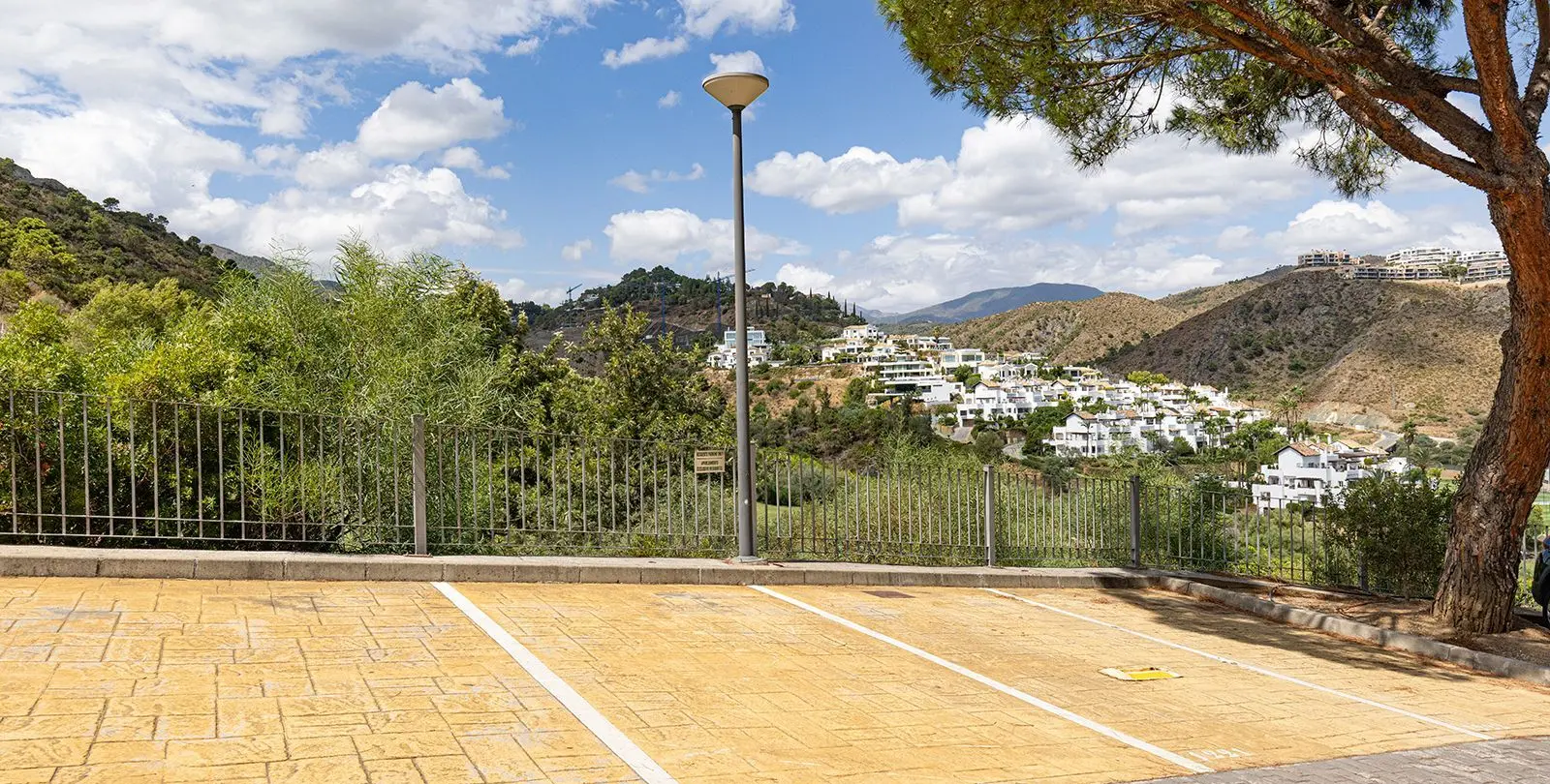 Sale of middle floor apartment in La Quinta 38