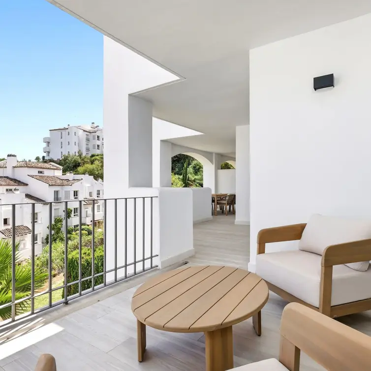 Venta de apartamento en planta media en La Quinta