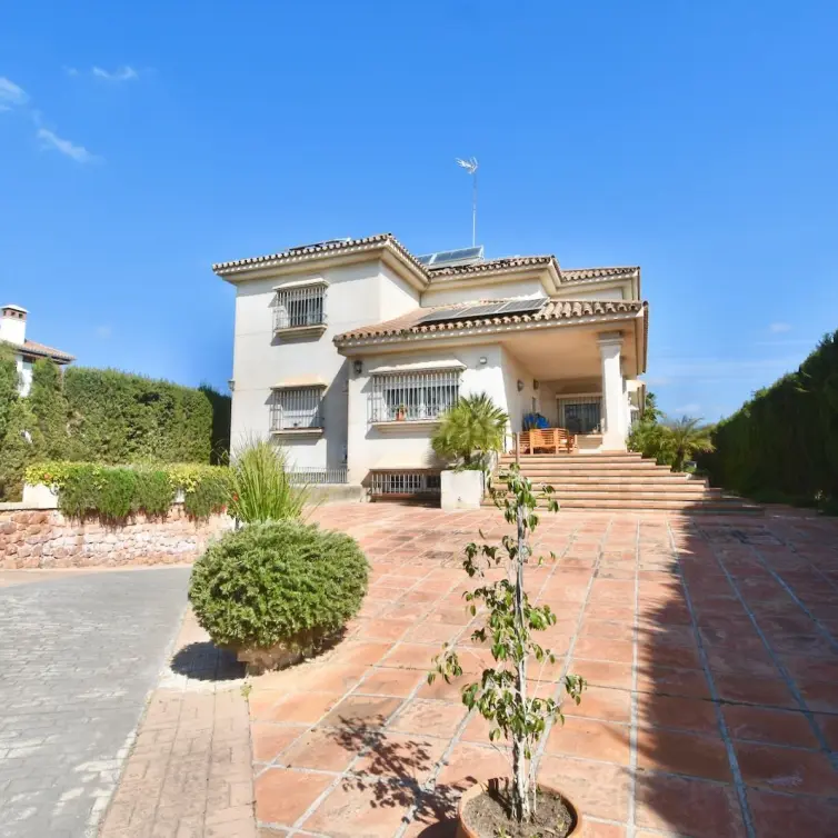 Sale of detached villa in Estacion de Cartama