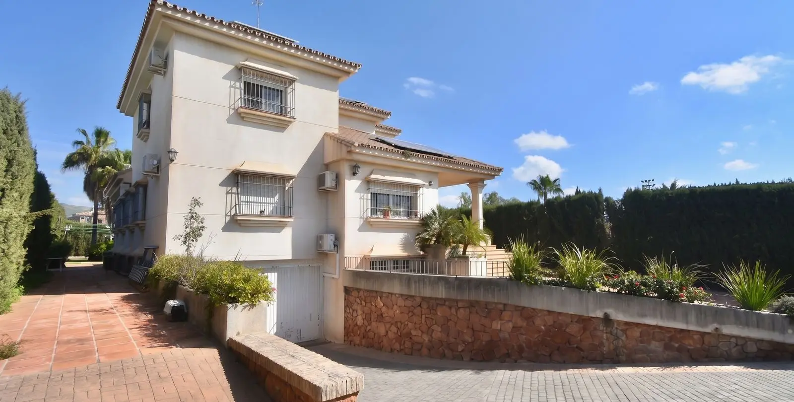 Sale of detached villa in Estacion de Cartama 5