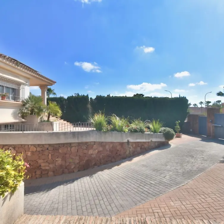 Sale of detached villa in Estacion de Cartama