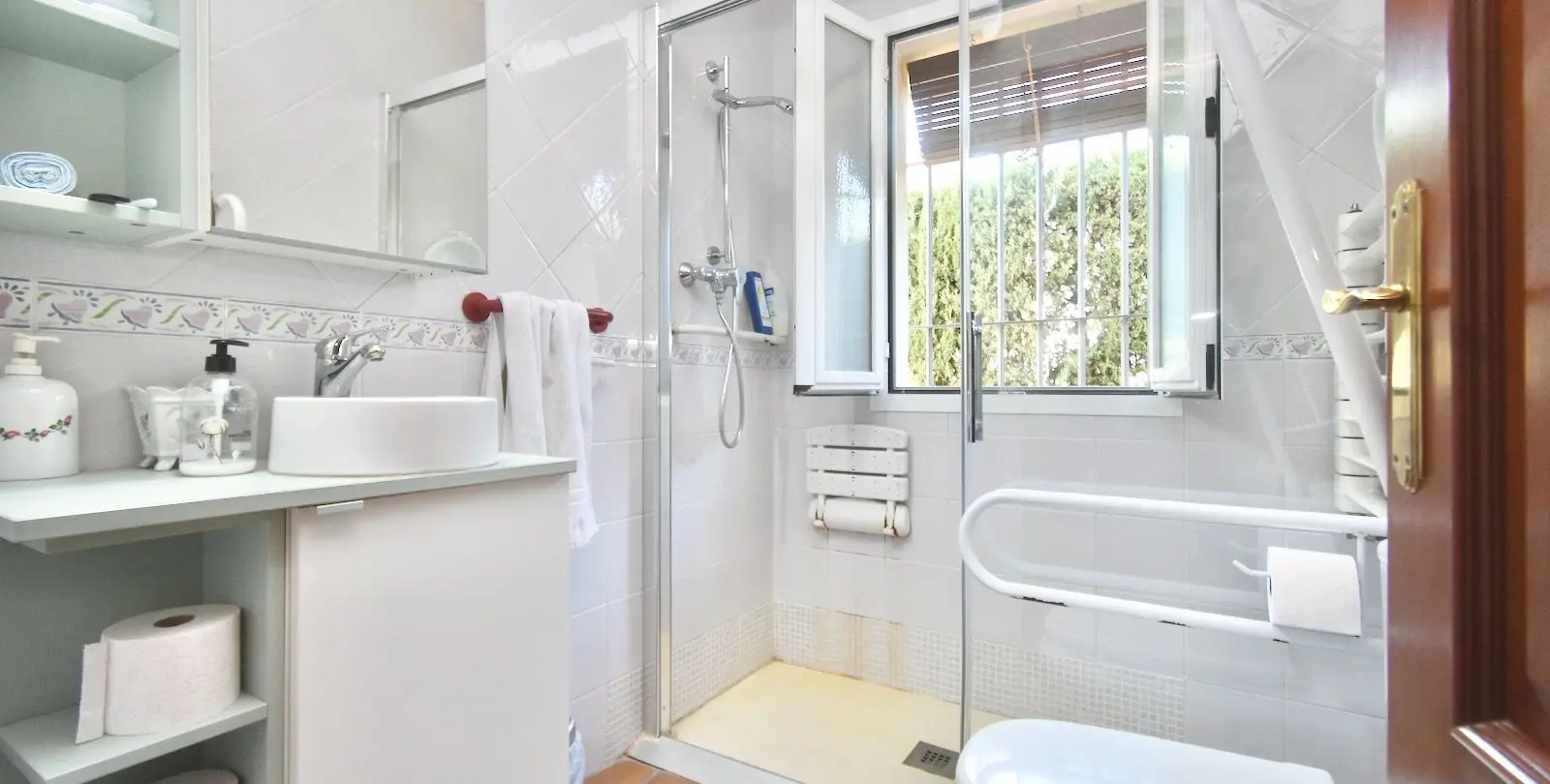 Sale of detached villa in Estacion de Cartama 23