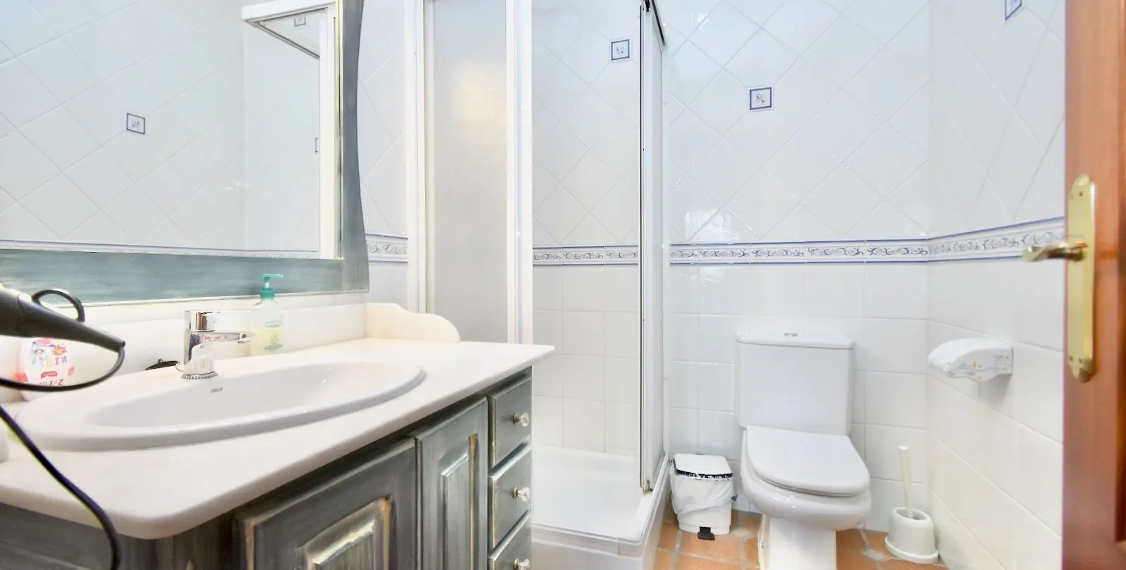 Sale of detached villa in Estacion de Cartama 26
