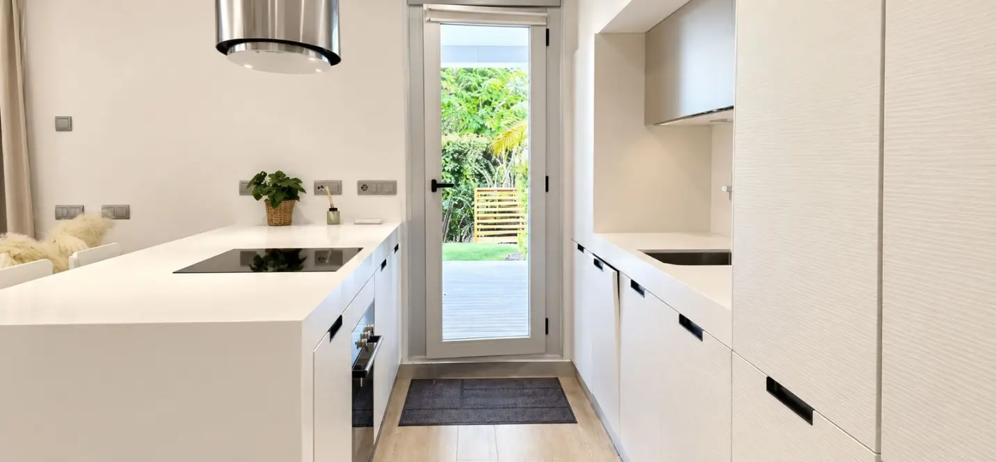 Venta de apartamento en planta baja en San Pedro de Alcántara 3