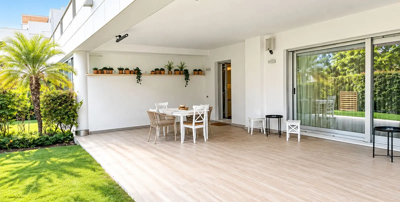 Venta de apartamento en planta baja en San Pedro de Alcántara 6