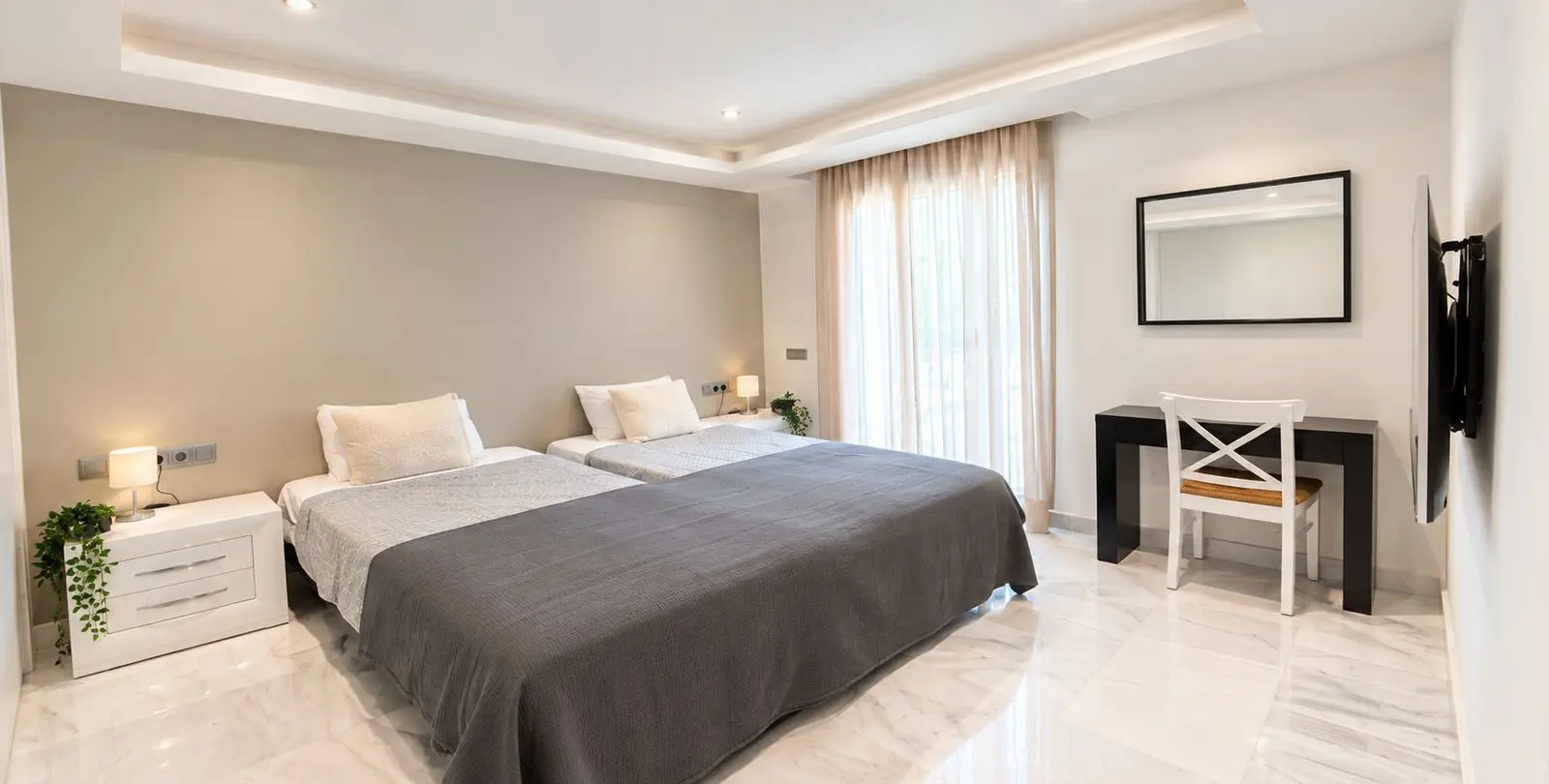 Venta de apartamento en planta baja en San Pedro de Alcántara 8
