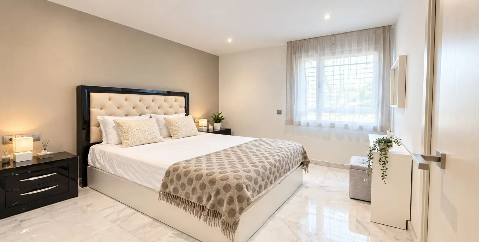 Venta de apartamento en planta baja en San Pedro de Alcántara 12