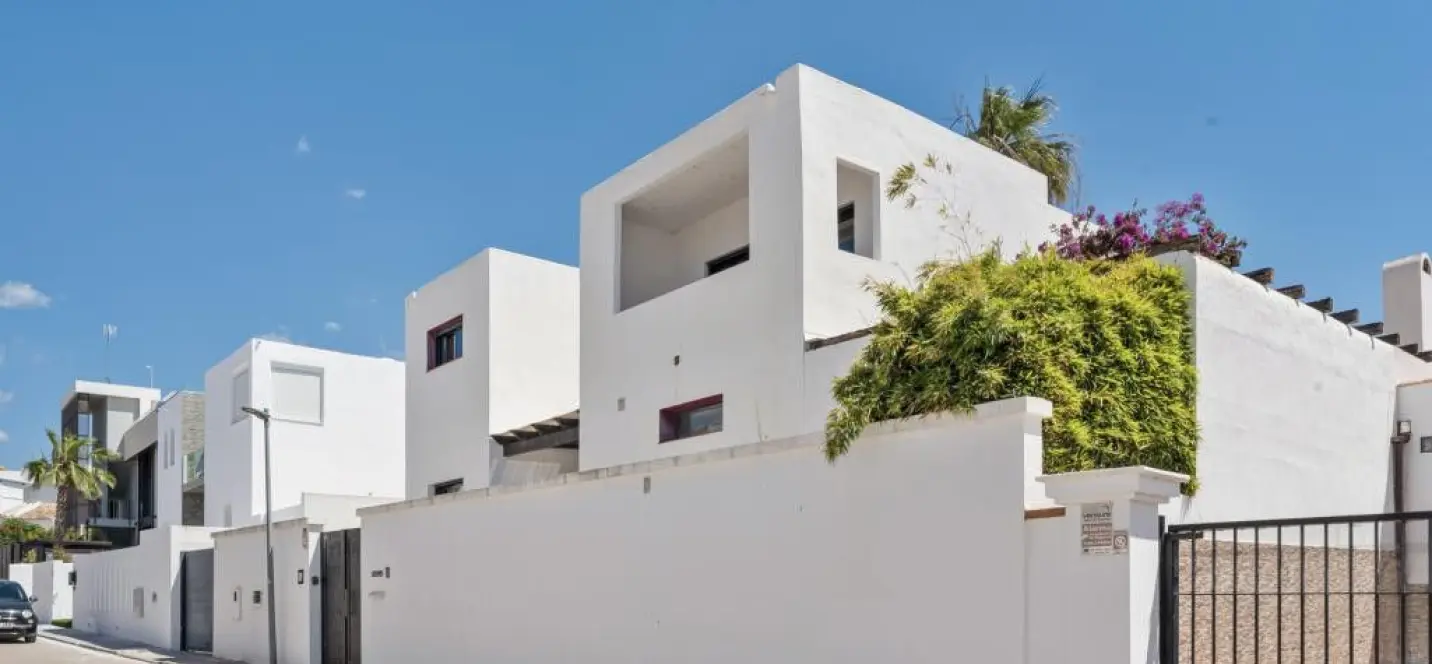 Venta de villa independiente en Nueva Andalucía 1