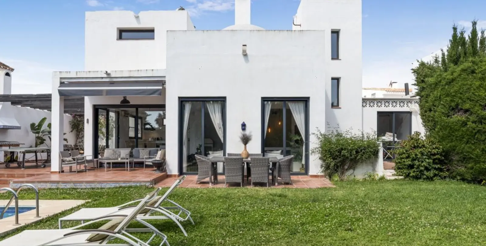 Sale of detached villa in Nueva Andalucía 3