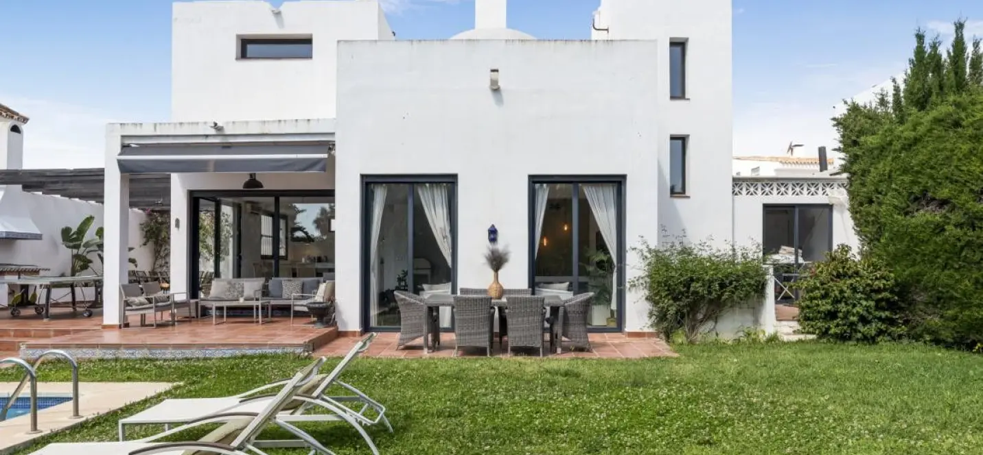 Venta de villa independiente en Nueva Andalucía 2