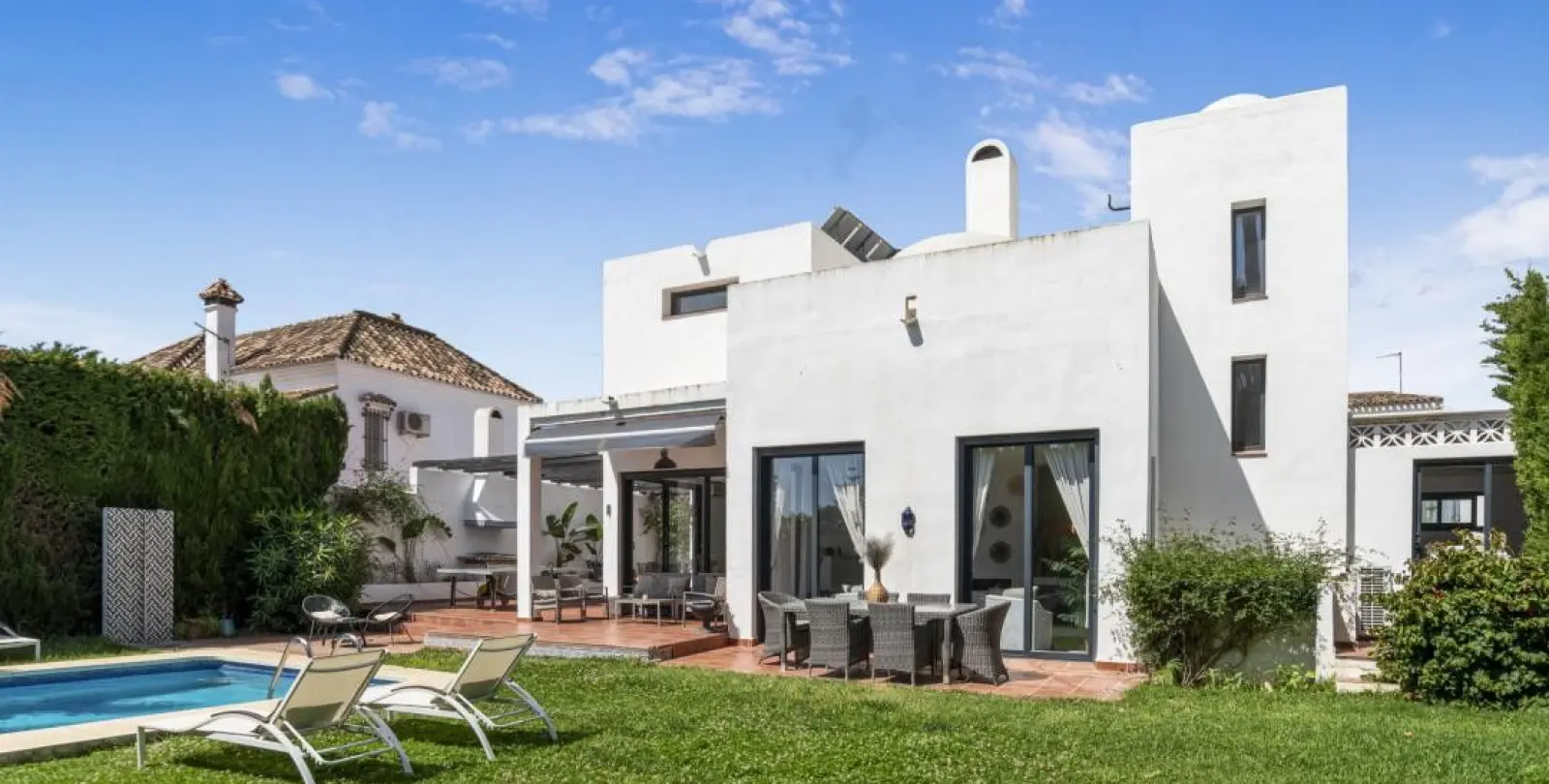Sale of detached villa in Nueva Andalucía 4