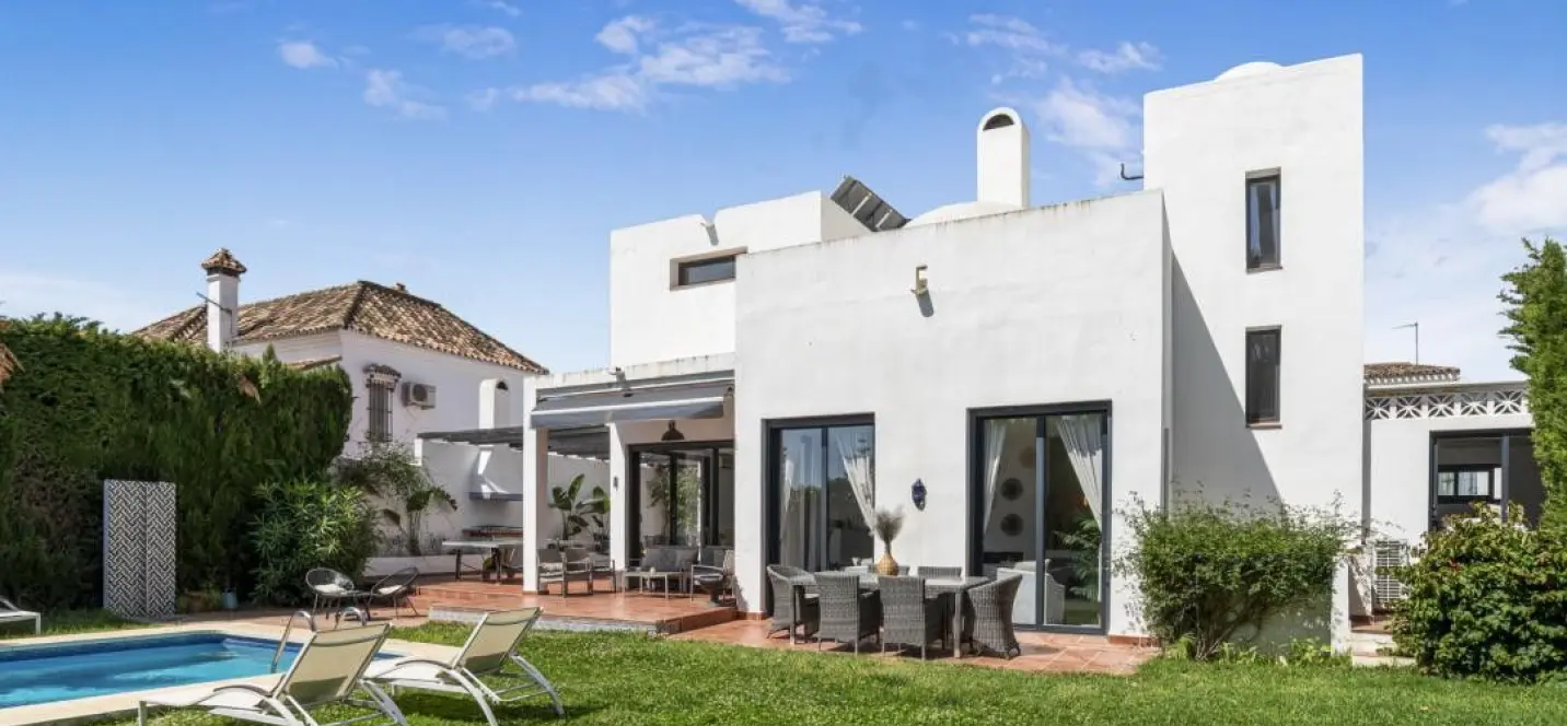 Venta de villa independiente en Nueva Andalucía 3