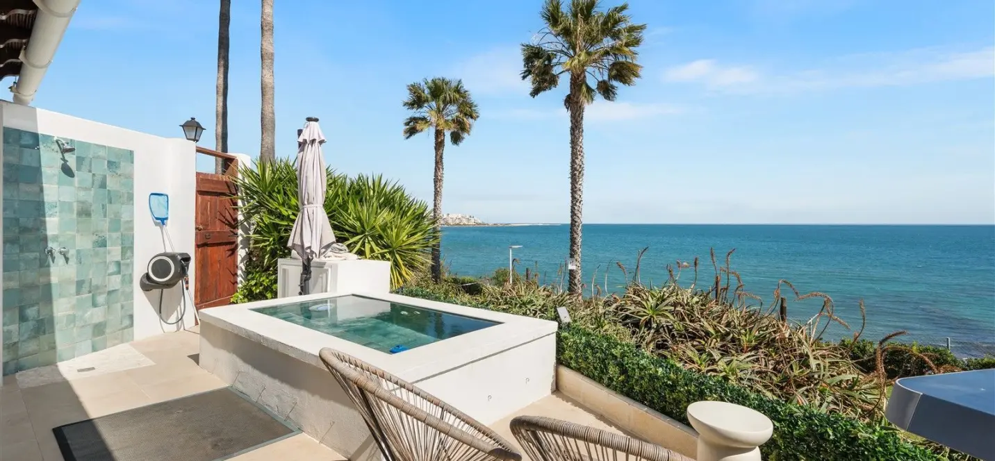 Sale of semi-detached house in Estepona 0
