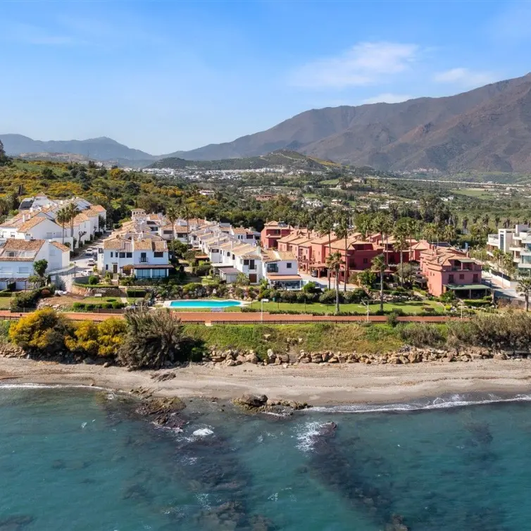 Sale of semi-detached house in Estepona
