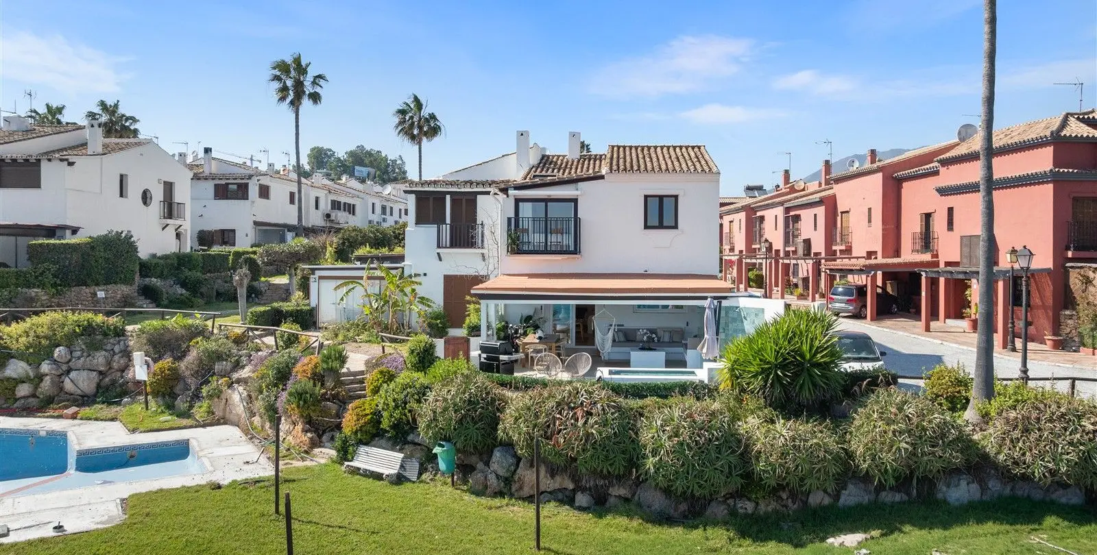 Sale of semi-detached house in Estepona 43