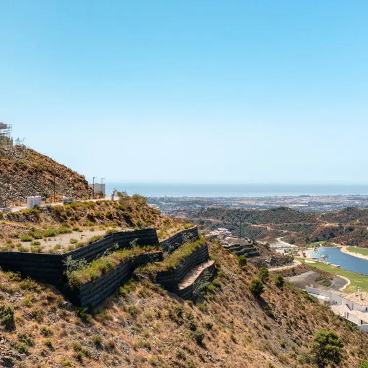 Sale of residential plot in Benahavís