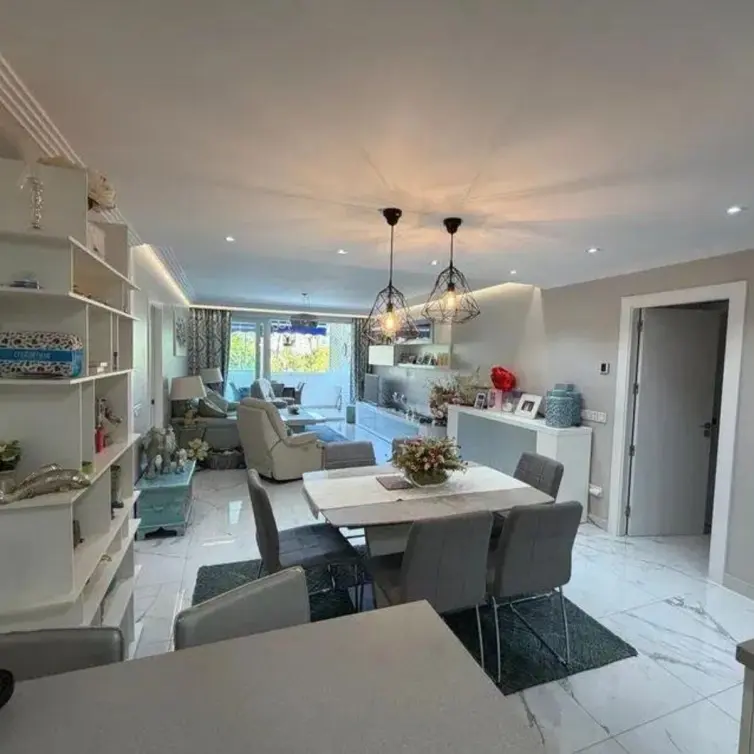 Sale of middle floor apartment in Puerto Banús