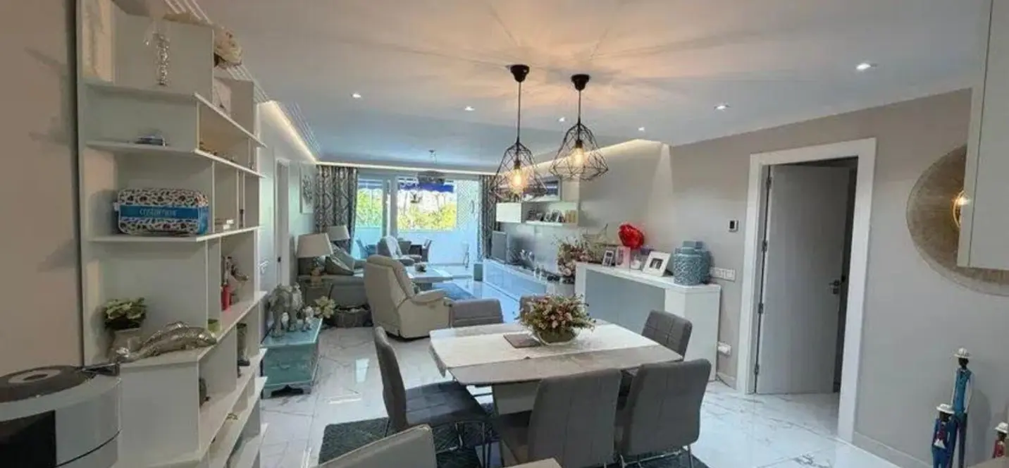 Sale of middle floor apartment in Puerto Banús 1