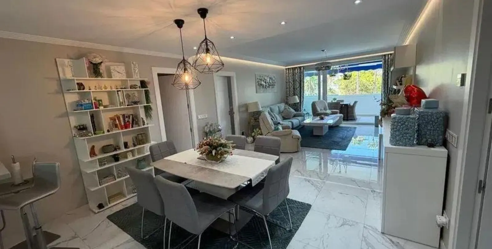 Sale of middle floor apartment in Puerto Banús 3