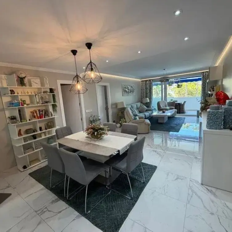 Sale of middle floor apartment in Puerto Banús