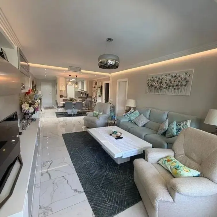 Sale of middle floor apartment in Puerto Banús
