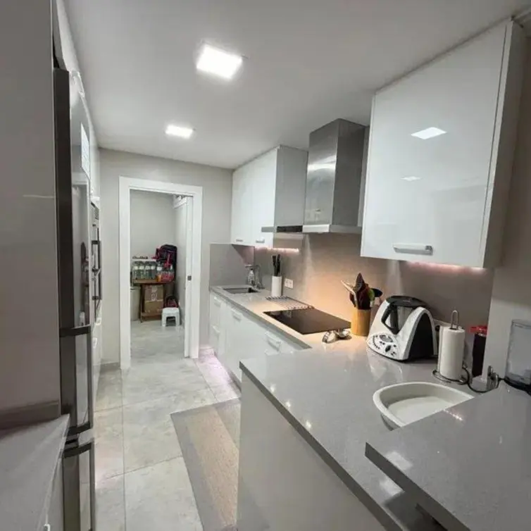 Sale of middle floor apartment in Puerto Banús
