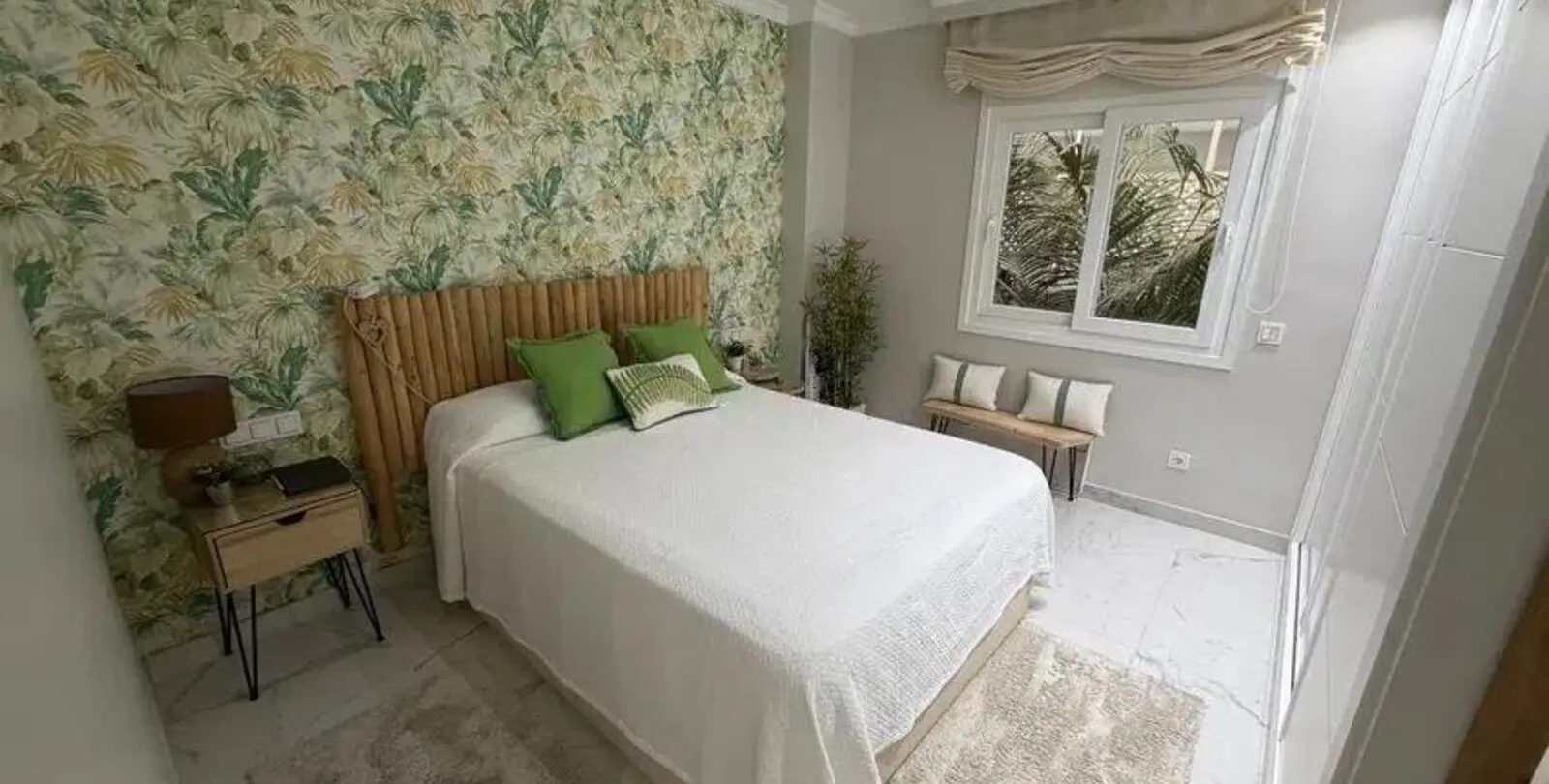 Sale of middle floor apartment in Puerto Banús 12